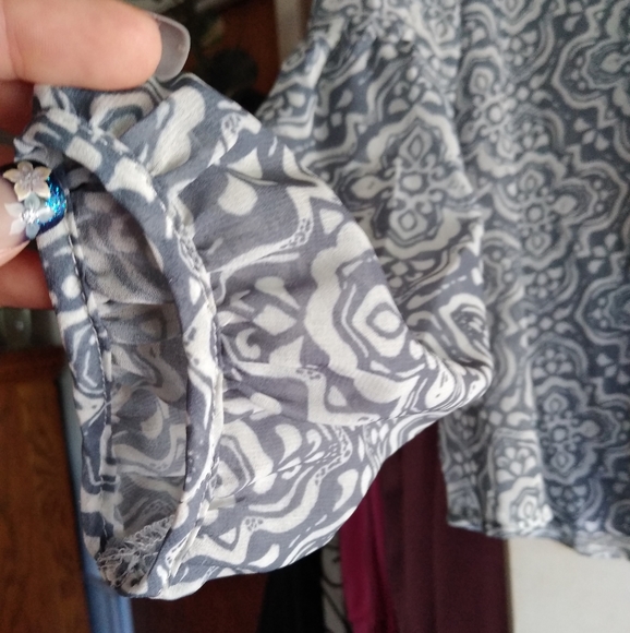 Was💲8! 🎉5/$20Pinky sheer blouse - Picture 4 of 8